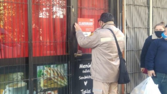 Clausuran un bar del microcentro en el que había 10 personas comiendo