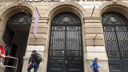 Balearon a una mujer embarazada y permanece en estado reservado