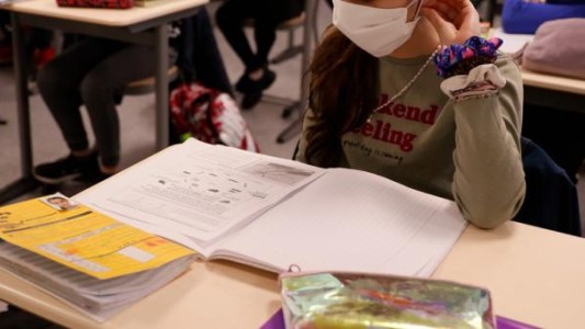 París cerró dos escuelas recién abiertas tras casos positivos de Covid-19