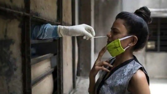 Murió a dos días de casarse: más de 100 infectados de coronavirus tras la boda y el funeral
