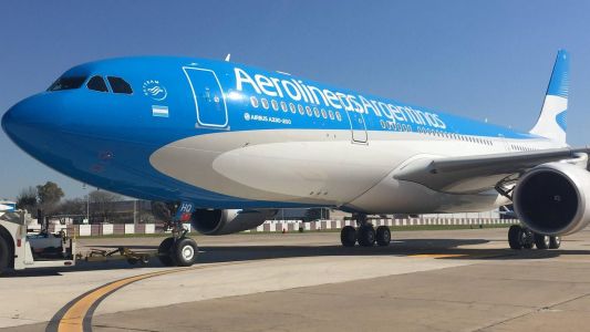 Aerolíneas Argentinas anunció que pagará en cuotas el sueldo de junio ante el impacto de la pandemia