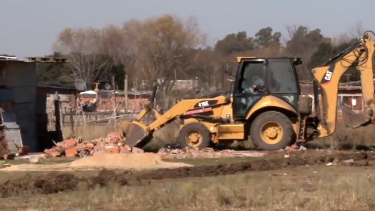 Desalojaron terrenos en barrio Tio Rolo donde vivían unas 120 familias