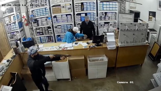 Violento asalto a una fábrica de aberturas