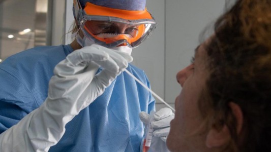 Covid-19: la Provincia registró 49 nuevos casos, 31 en Rosario