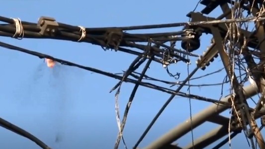 Cortocircuito y explosiones en un cableado de barrio Bella Vista
