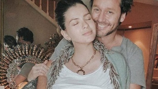 La primera foto de Amancio en brazos de Benjamín Vicuña