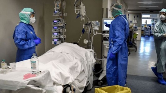 Ómicron continúa extendiéndose pero sin causar muertes de momento