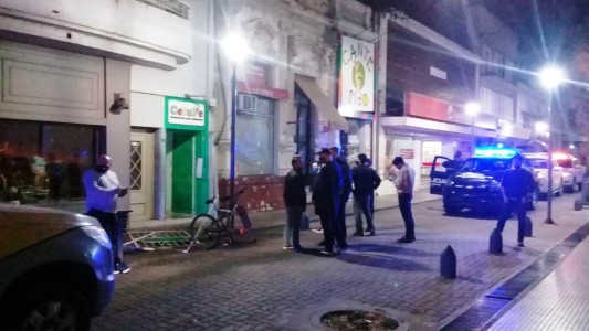 Así escaparon los jóvenes descubiertos en una fiesta con 300 personas en Santa Fe