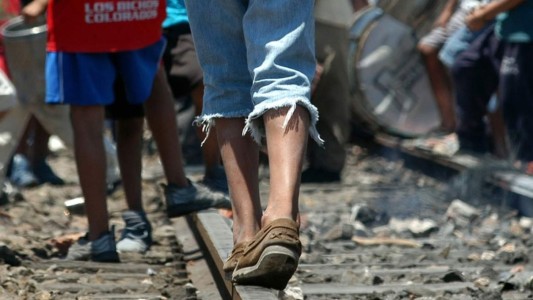 En Argentina, casi un 63 % de la infancia estará en situación de pobreza al finalizar el 2020