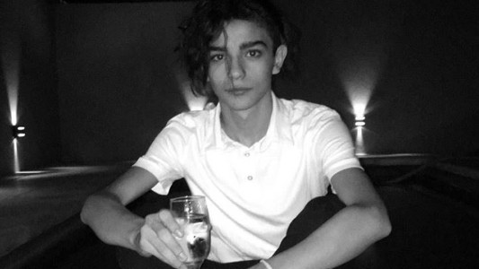 Investigan a policías por balear un auto que eludió un control y matar a un adolescente