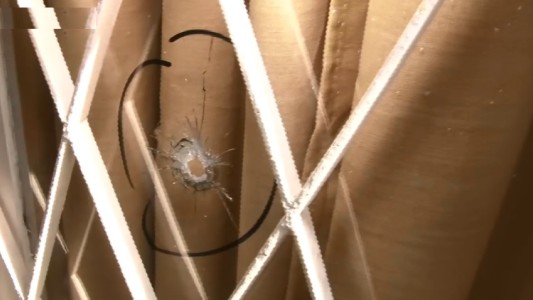 Feroz ataque a balazos y amenazas contra una mujer en una vivienda de zona sur