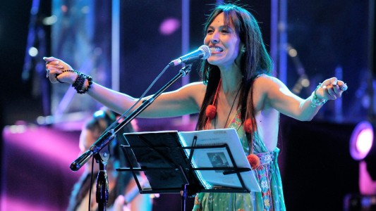 Detuvieron a la folclorista Roxana Carabajal durante un operativo en Santiago del Estero