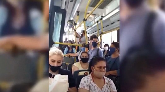 Denuncias de usuarios por colectivos sobrecargados en horarios pico