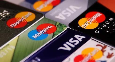 Tarjetas de crédito: llegan resúmenes con intereses superiores al 43%