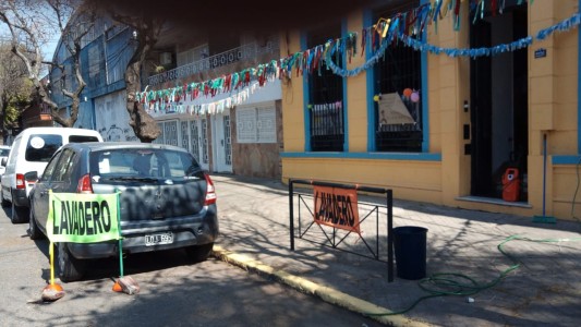 Sin trabajar por la pandemia, un jardín maternal se transformó en lavadero de autos