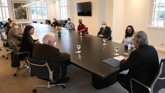 Alberto Fernández se reunió con un grupo de terapistas y trabajadores de la salud
