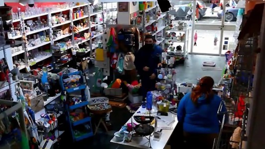 Ladrón roba armado y a cara descubierta por segunda vez el mismo comercio