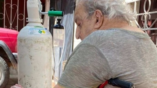 Un hombre de 93 años estaba conectado a un respirador y murió por un corte de luz