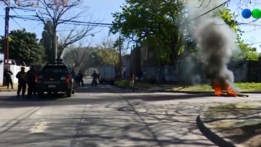 Vecinos de Casiano Casas hicieron un piquete frente a la comisaría