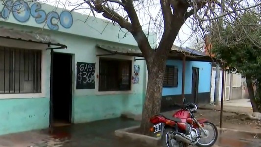 Asesinan a una mujer de 33 años mientras atendía un kiosco en barrio Santa Lucía