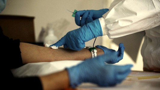 Piden a pacientes recuperados de Covid que se acerquen a donar plasma