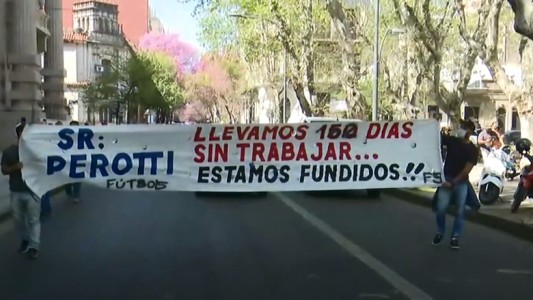 Comerciantes de distintos rubros llevaron su reclamo hasta la sede de Gobernación