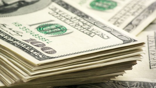 Por qué los bancos siguen sin vender dólar ahorro