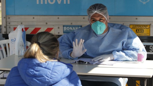 La Provincia reportó este lunes 1.213 casos de coronavirus, 652 de Rosario