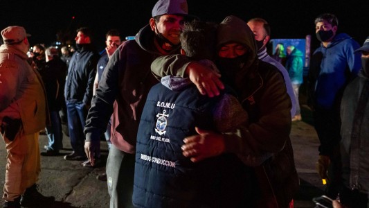 Los ocho marineros que naufragaron en Bahía Blanca llegaron sanos y salvos a Mar del Plata