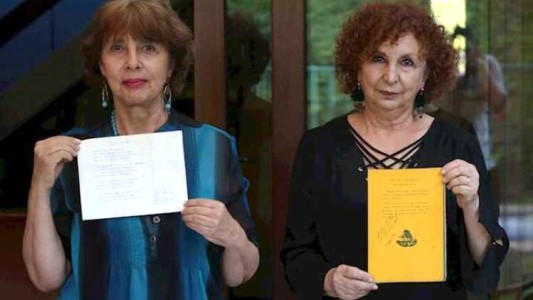 Hallan soneto original de Neruda en la casa de una amiga fallecida del poeta