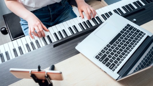 Pandemia: Los profes de canto y piano no bajan los brazos