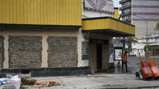 Donde había vidrieras, ahora hay tapiales: le robaron tres veces en diez días