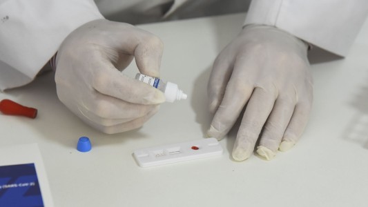 En los últimos tres meses la provincia cuadruplicó los testeos en territorio santafesino