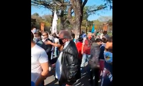 Tensión en Olivos: se cruzaron marchas a favor y en contra de Alberto Fernández