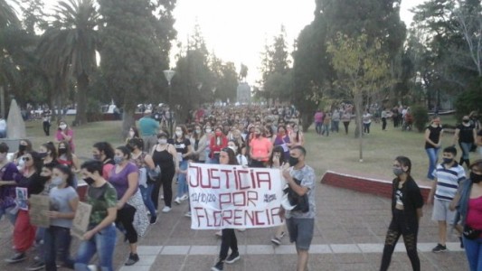 Femicidio en San Jorge: despiden a la militante feminista asesinada con una vigilia y el reclamo de justicia