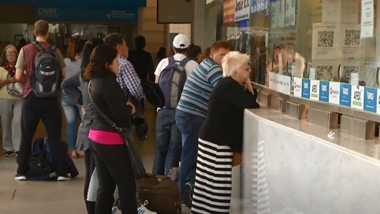 Anunciaron oficialmente el retorno de vuelos, micros de larga distancia y trenes