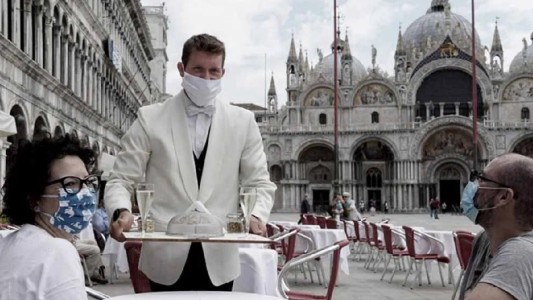 Italia registra más de 10.000 casos diarios de coronavirus y el Gobierno ve un "problema serio"