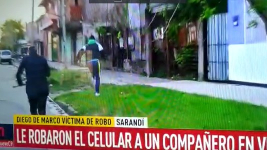 Así le robaron el celular a un periodista que se preparaba para salir al aire