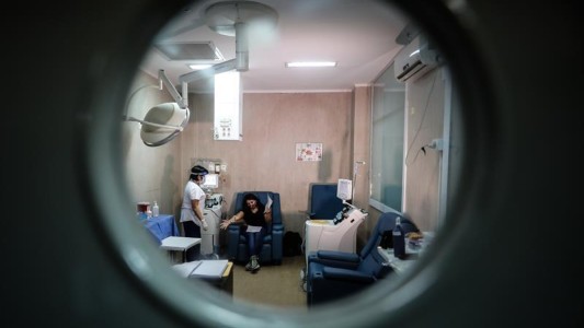 Los médicos piden restricciones más fuertes ante el aumento de contagios