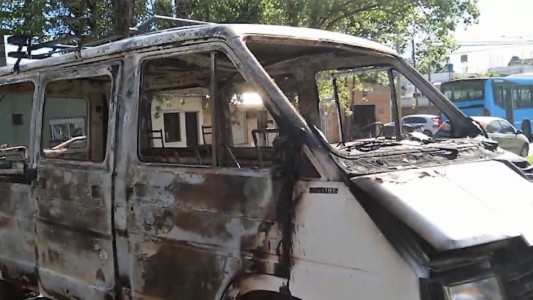 Intentaron robar un vehículo y lo prendieron fuego