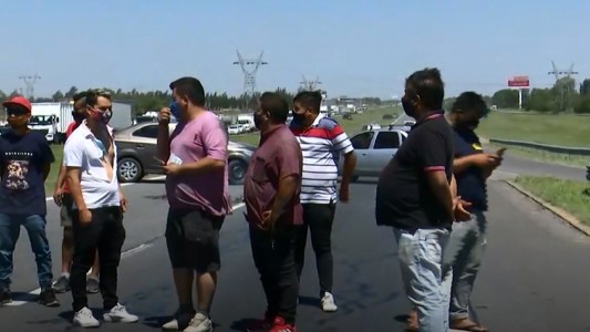 Protesta y corte de remiseros de Villa Gobernador Gálvez: reclaman poder trabajar en Rosario