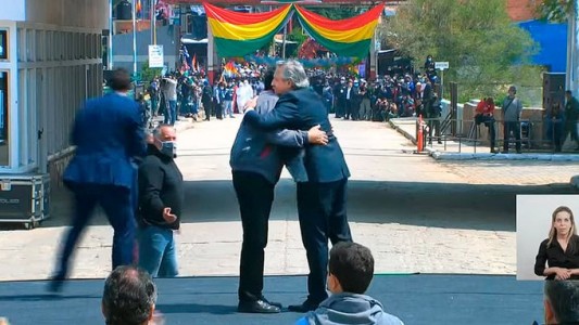 Alberto Fernández acompañó a Evo Morales en su regreso a Bolivia: "Somos la Patria Grande"