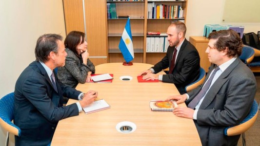 Llega una misión del FMI para negociar un nuevo programa con la Argentina