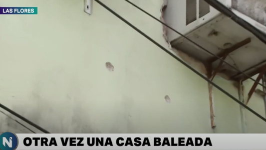 Balearon una casa en Las Flores y los vecinos denuncian que el barrio se puso otra vez muy violento