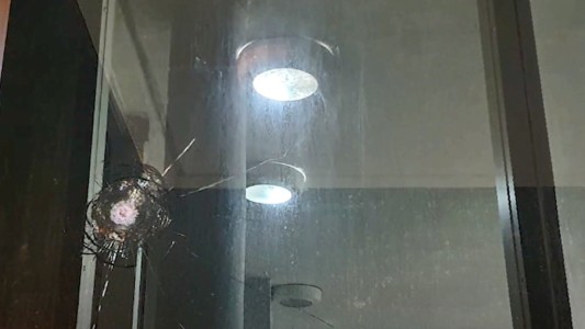 Acribillaron el frente de la comisaría 32 desde una moto