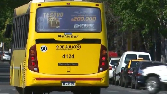 Colectivos: se depositaron los fondos y los choferes levantarían el paro