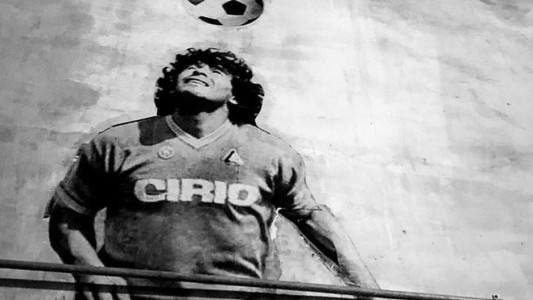 El estadio del Napoli cambiará su nombre a "Diego Armando Maradona"
