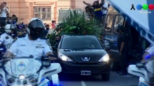 Trasladan el cuerpo de Diego Maradona al cementerio de Bella Vista
