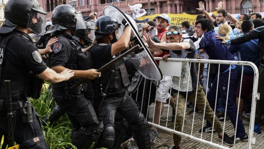 Fernández sobre el velatorio de Maradona: "Debimos haber previsto la presencia de barras"