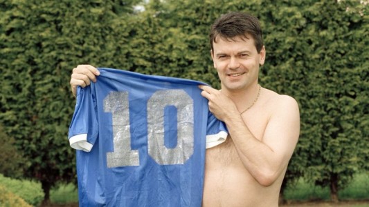 "No se vende": futbolista británico es dueño de la camiseta con la que Maradona le hizo el gol a Inglaterra